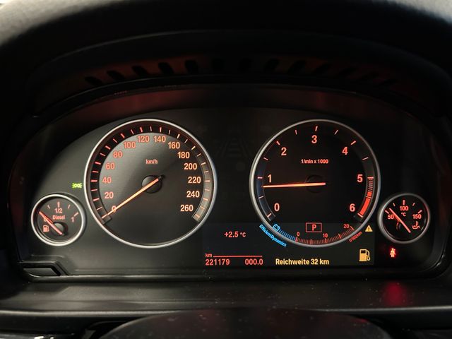 MYAUTOCENTER – Gebraucht- und Jahreswagen mit Werkstattservice in Pfaffenhofen BMW Limousine 520 d *BiXenon*Navi*Schiebedach*