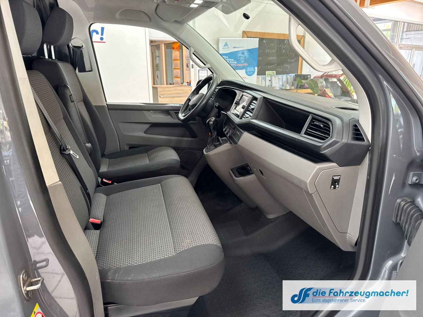 Fahrzeugabbildung Volkswagen Transporter T6.1 Kasten 4MOTION AHK DAB Induktio
