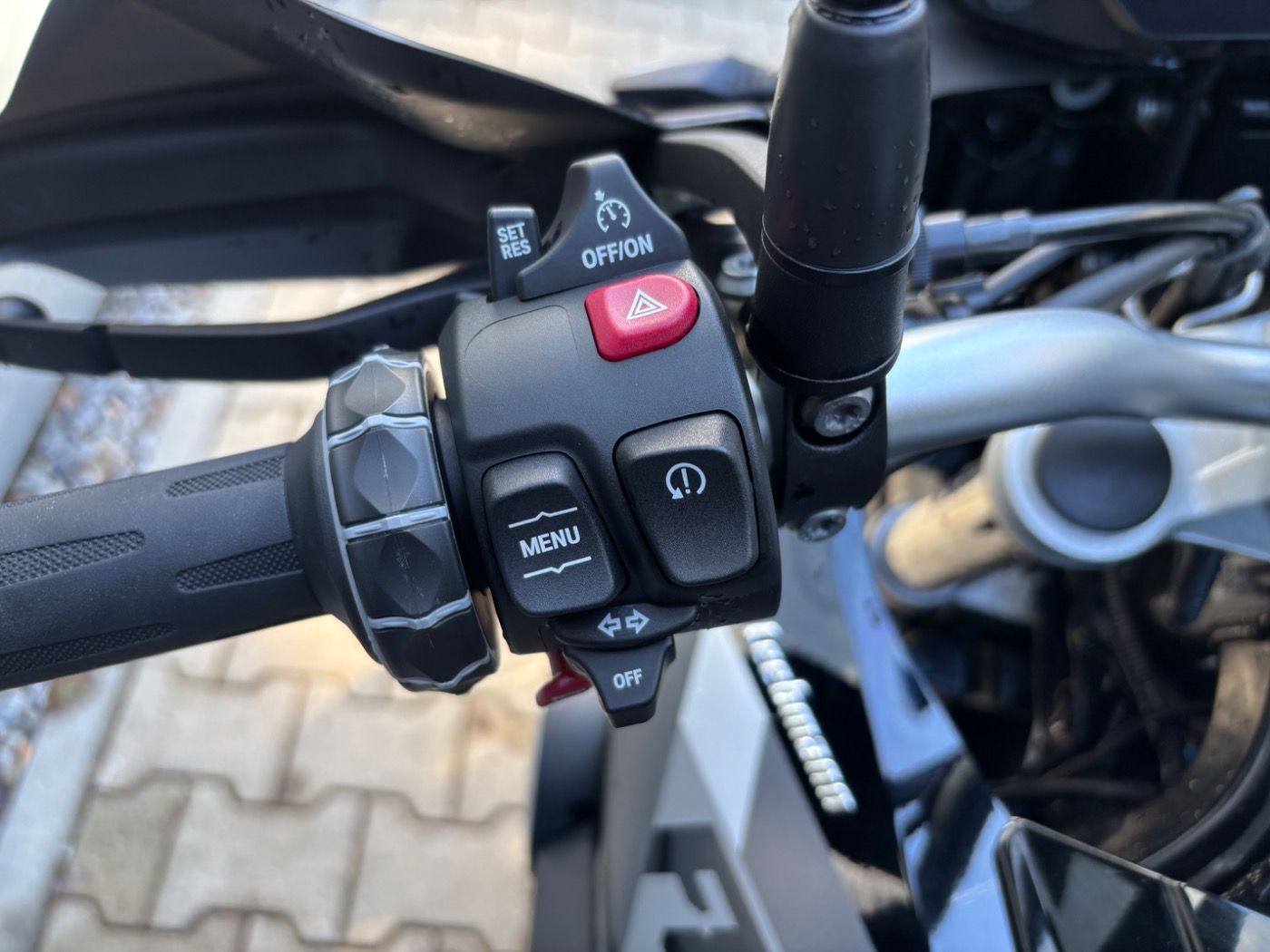 Fahrzeugabbildung BMW F 800 GS Style Triple Black Tieferlegung Topcase