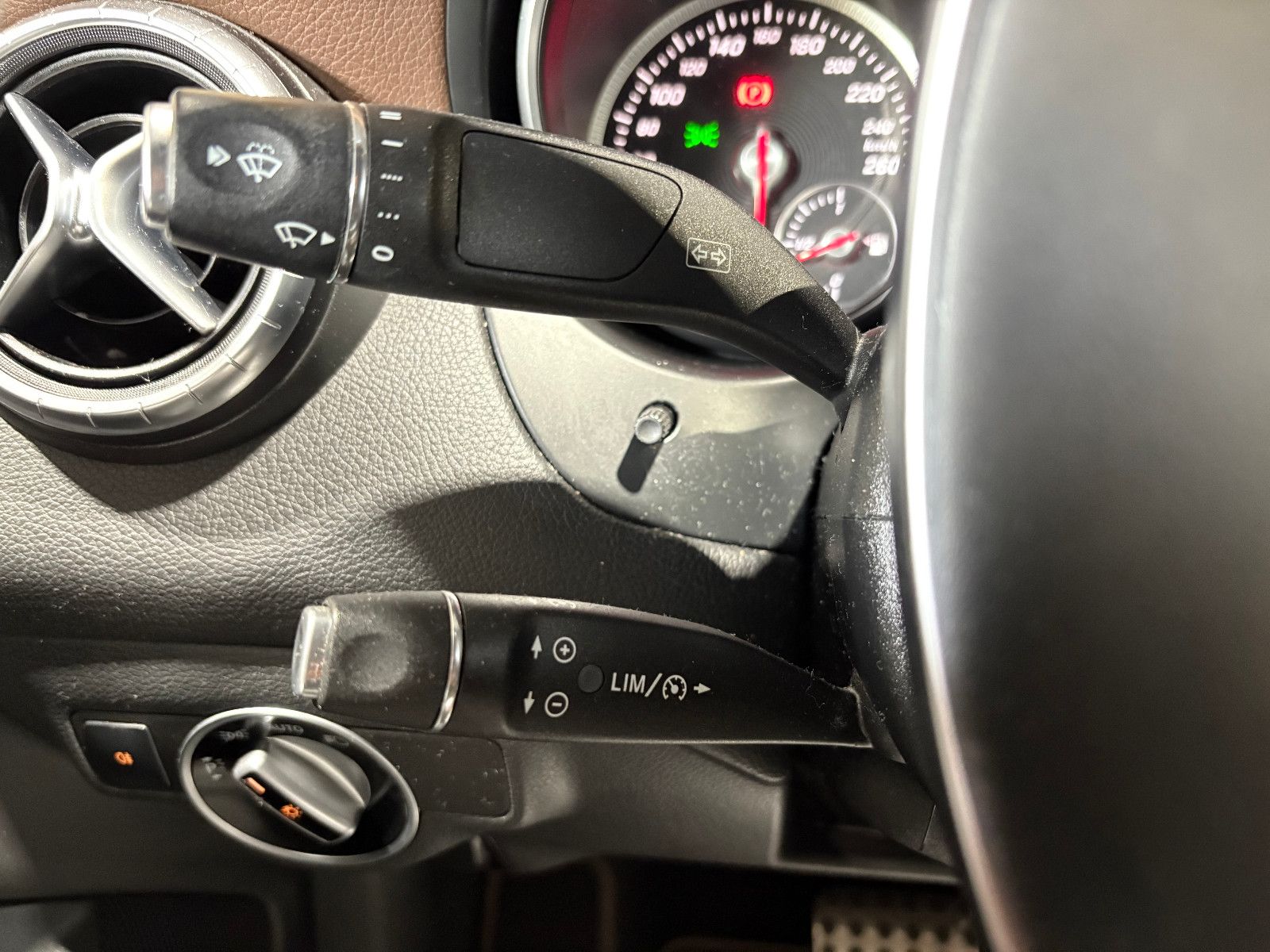 Fahrzeugabbildung Mercedes-Benz CLA 250/KAMERA/SHZ/NAVI/AMG-LINE/KLIMA/TEMPOMAT