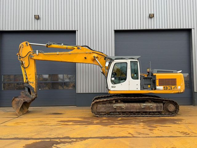 Liebherr R934C HDSL with 2 buckets and ripper