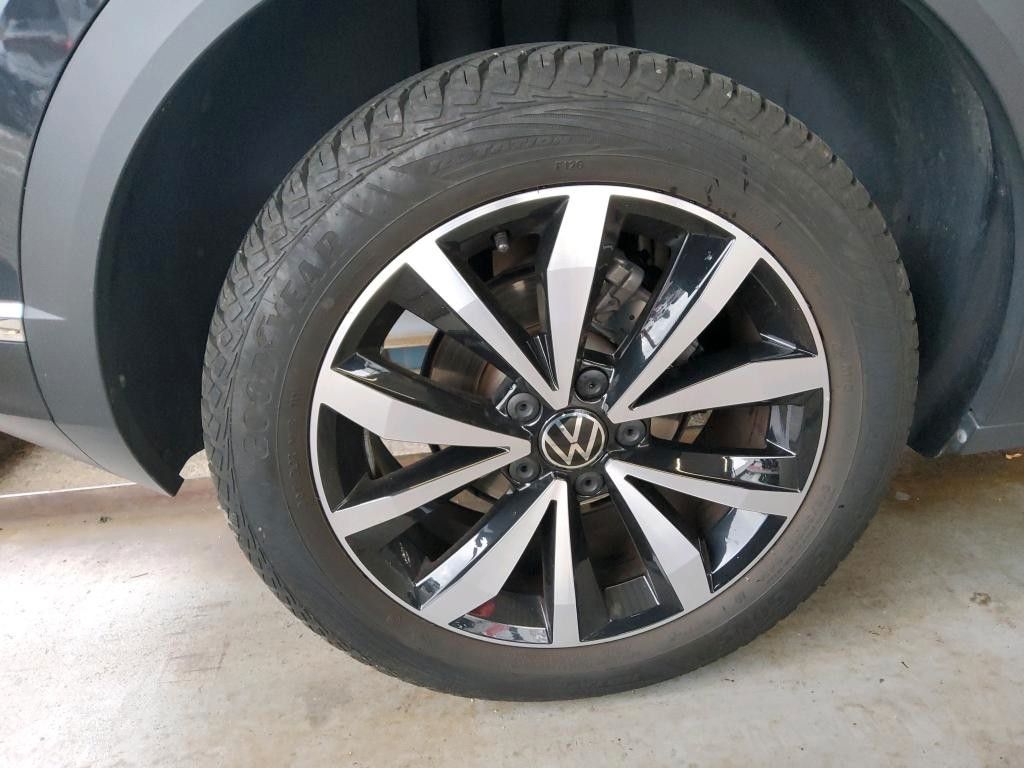 Fahrzeugabbildung Volkswagen T-Roc SPORT R-LINE PANONAVI BEATS SITZH. 1H