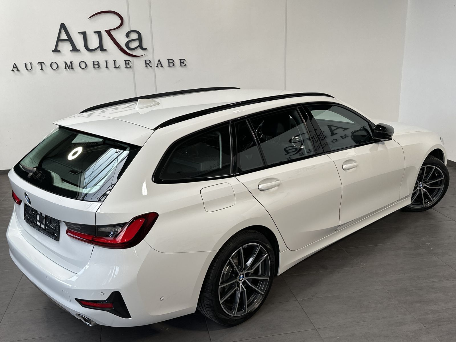 Fahrzeugabbildung BMW 320d Touring Sport-Line NAV+LED+HIFI+KAMERA+18ZO