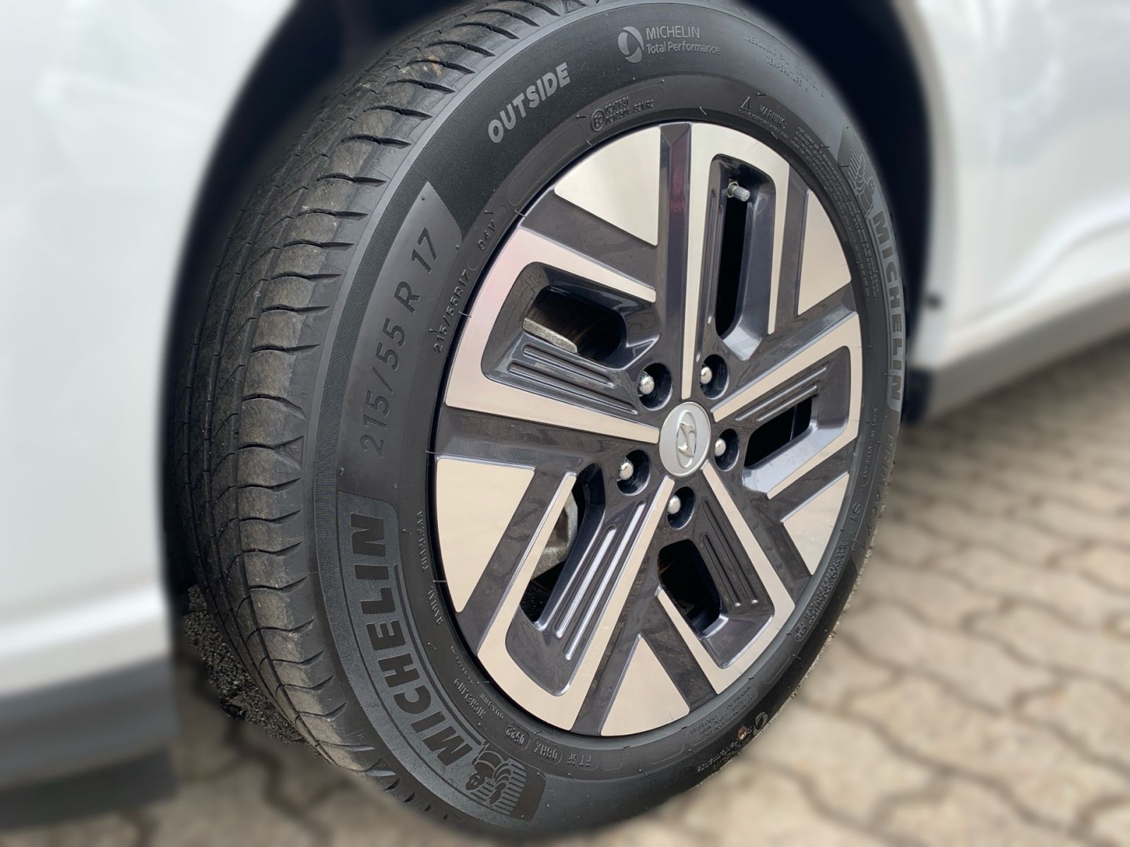 Fahrzeugabbildung Hyundai KONA Select Elektro 11 kW OBC Sitzheizung
