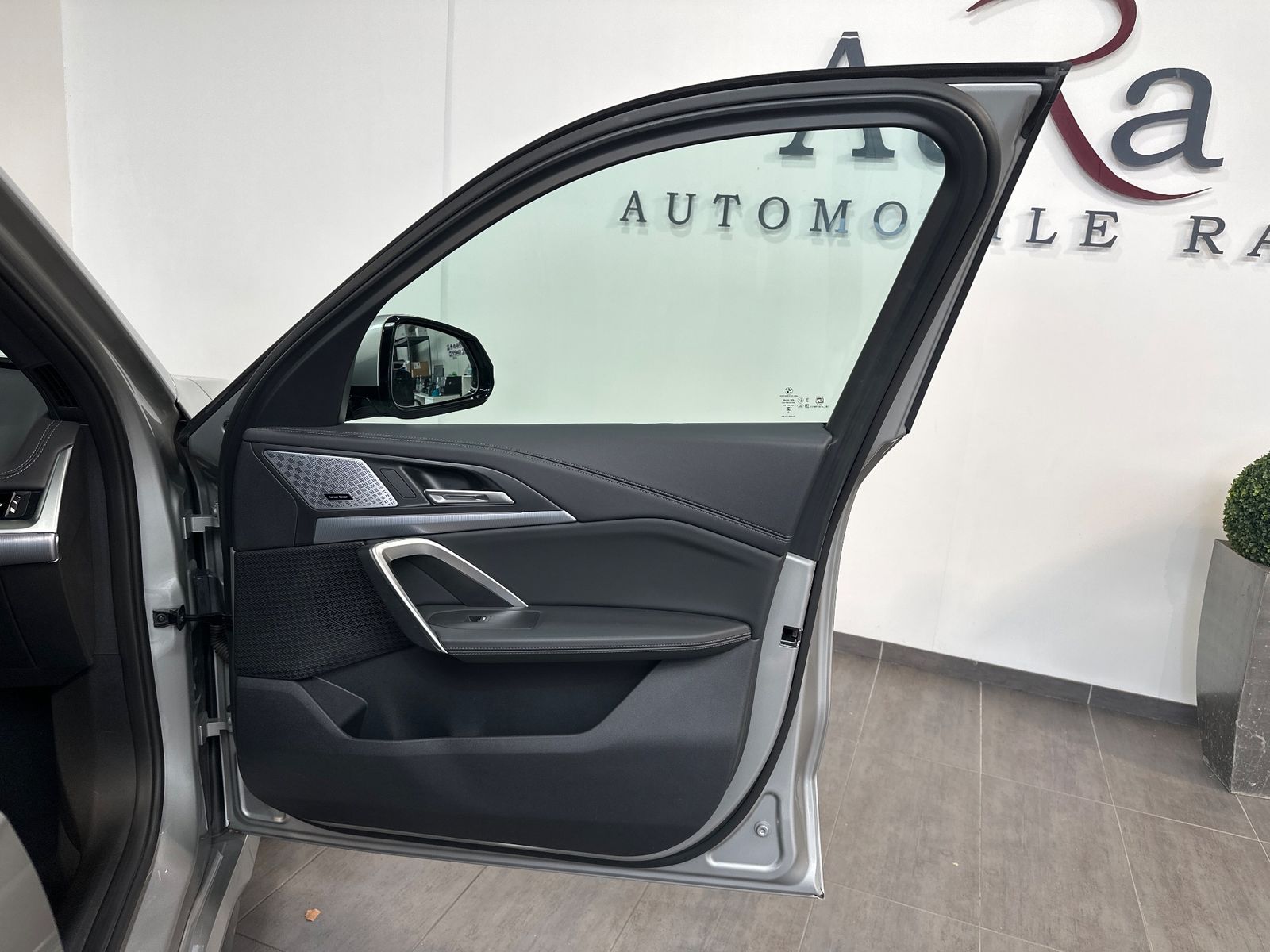 Fahrzeugabbildung BMW X1 xDrive20d M-Sport NAV+LED+HUD+H&K+ACC+360°