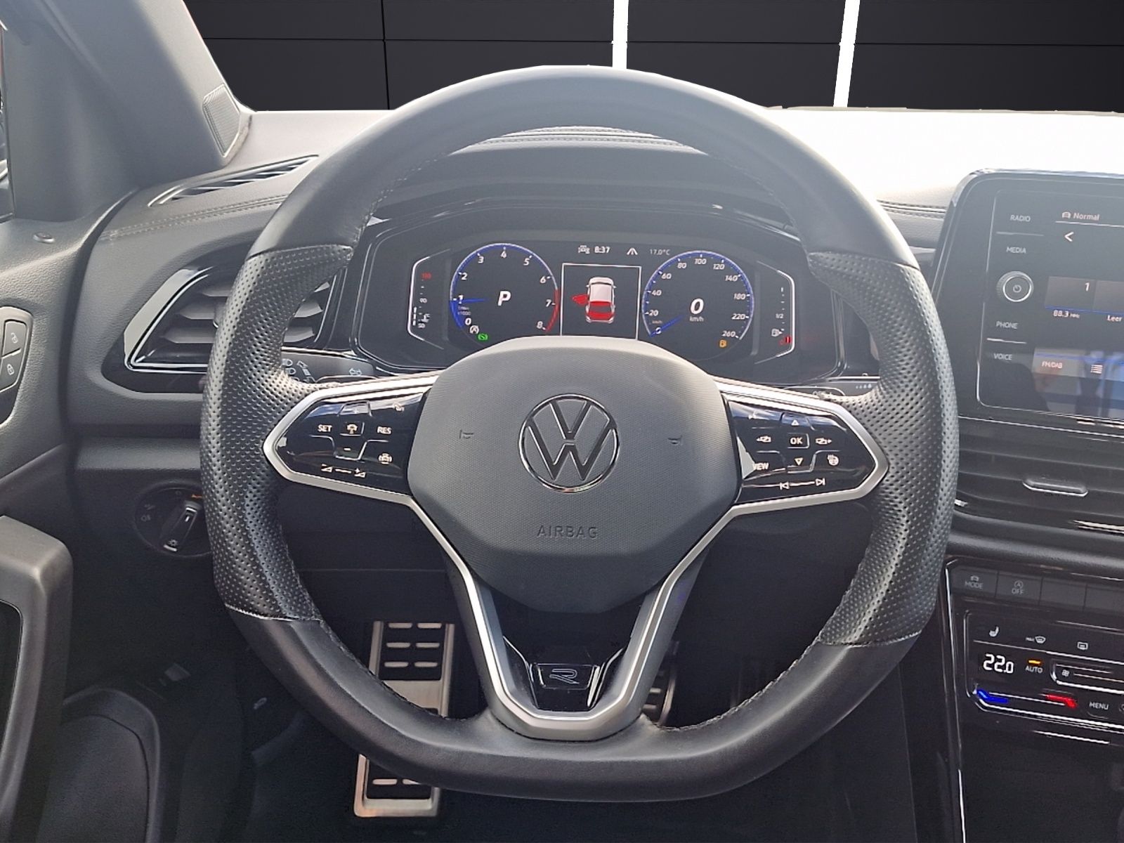 Fahrzeugabbildung Volkswagen T-Roc R-Line DSG MATRIX ACC STHZ RFK SHZ AID