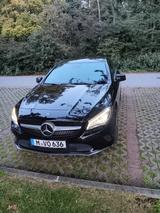 Mercedes-Benz 200 - schwarze Mercedes-Benz 200