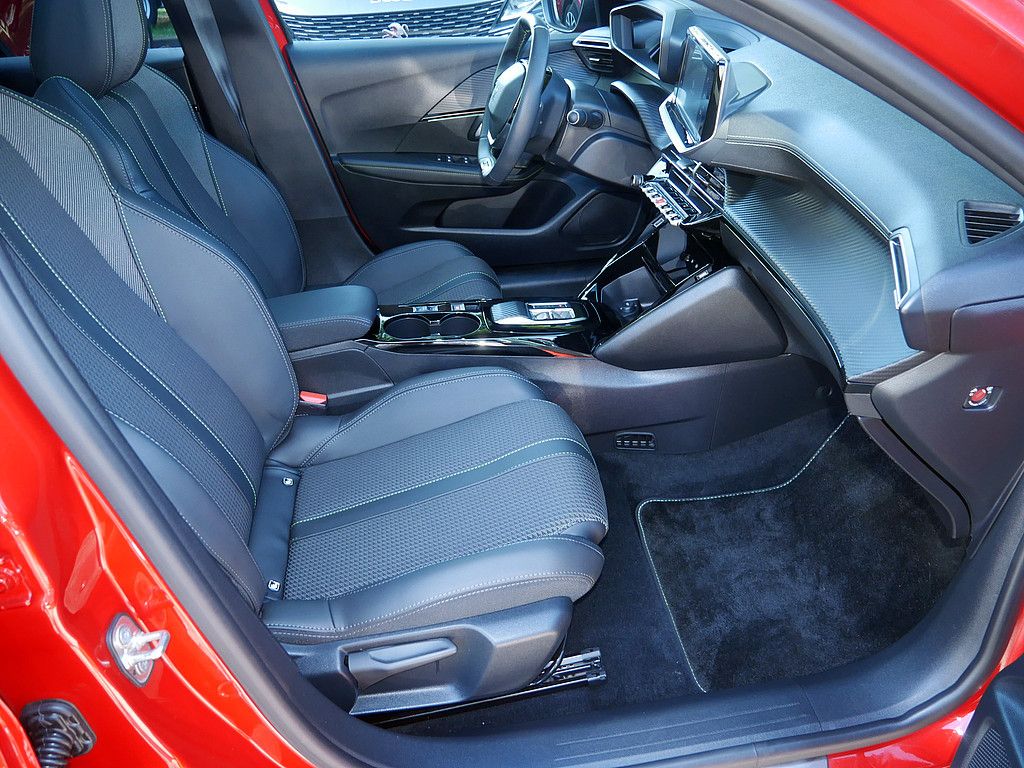 Peugeot e-208 GT+ Elektromotor 136 SHZ NAVI ACC LED PANO imagem 2