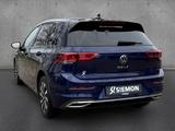 Volkswagen Golf VIII Life 1.0 TSI LED SHZ ACC PDC Navi Alu - Volkswagen Golf: Blau, Limousine