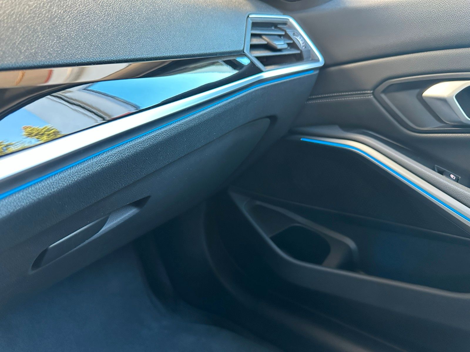 BMW 330e LC.PRO ACC LASER CARPLAY HUD HiFi KAMERA foto 20