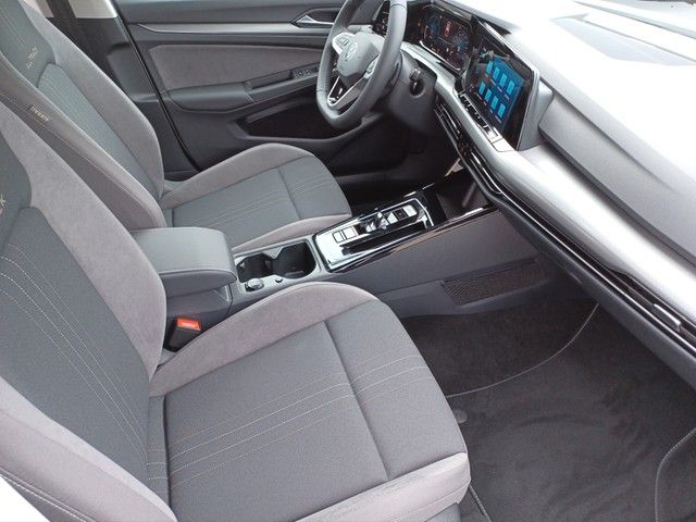 Fahrzeugabbildung Volkswagen Golf VIII Variant TDI Alltrack 4Mo DSG Navi Matr