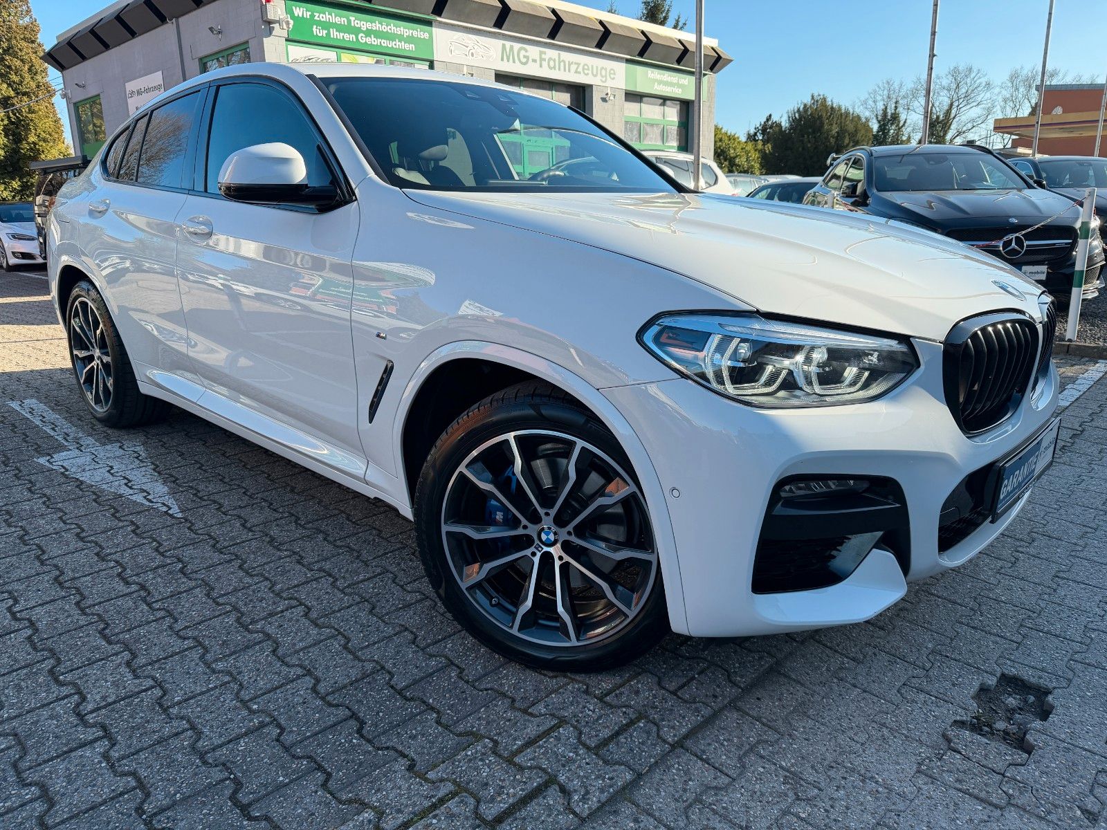 Fahrzeugabbildung BMW X4 xDrive 30 d M SPORT AHK NAVI LEDER 20 ZL. HUD