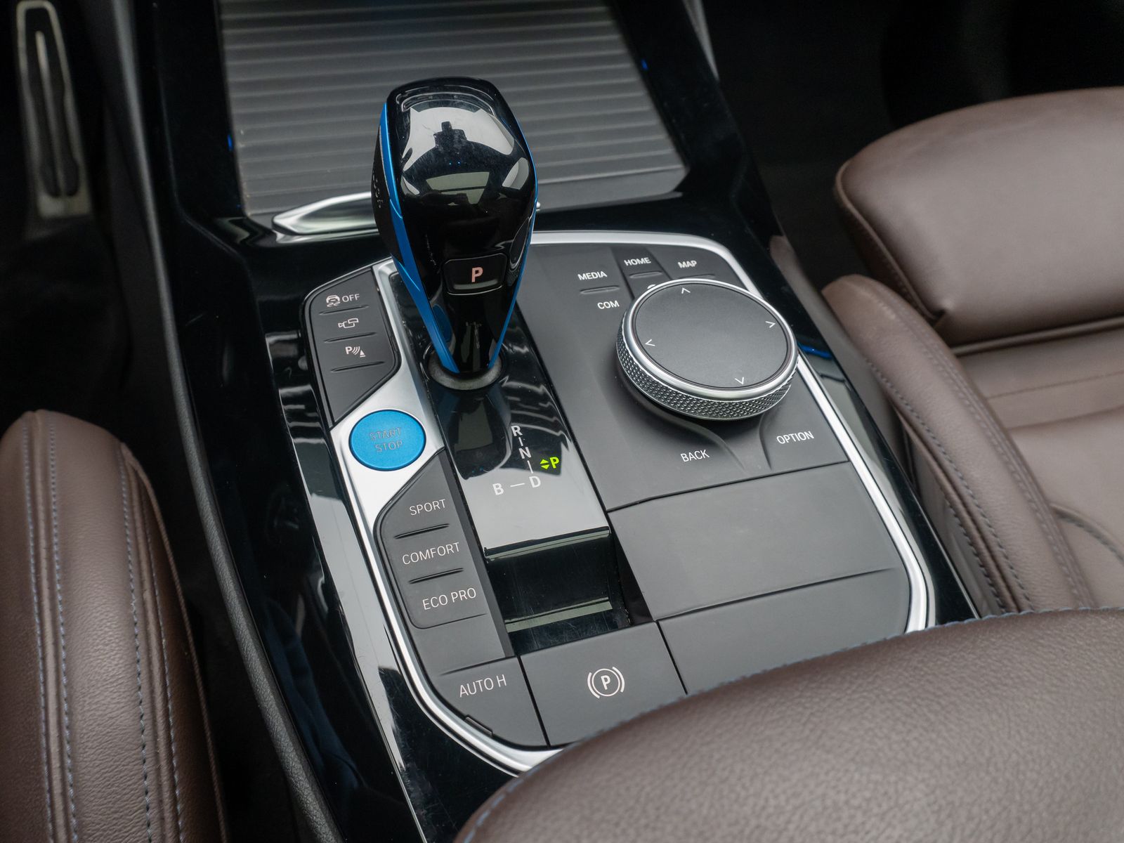 Fahrzeugabbildung BMW iX3 M Sport IMPRESSIVE DAB 360°H/K HUD Panorama
