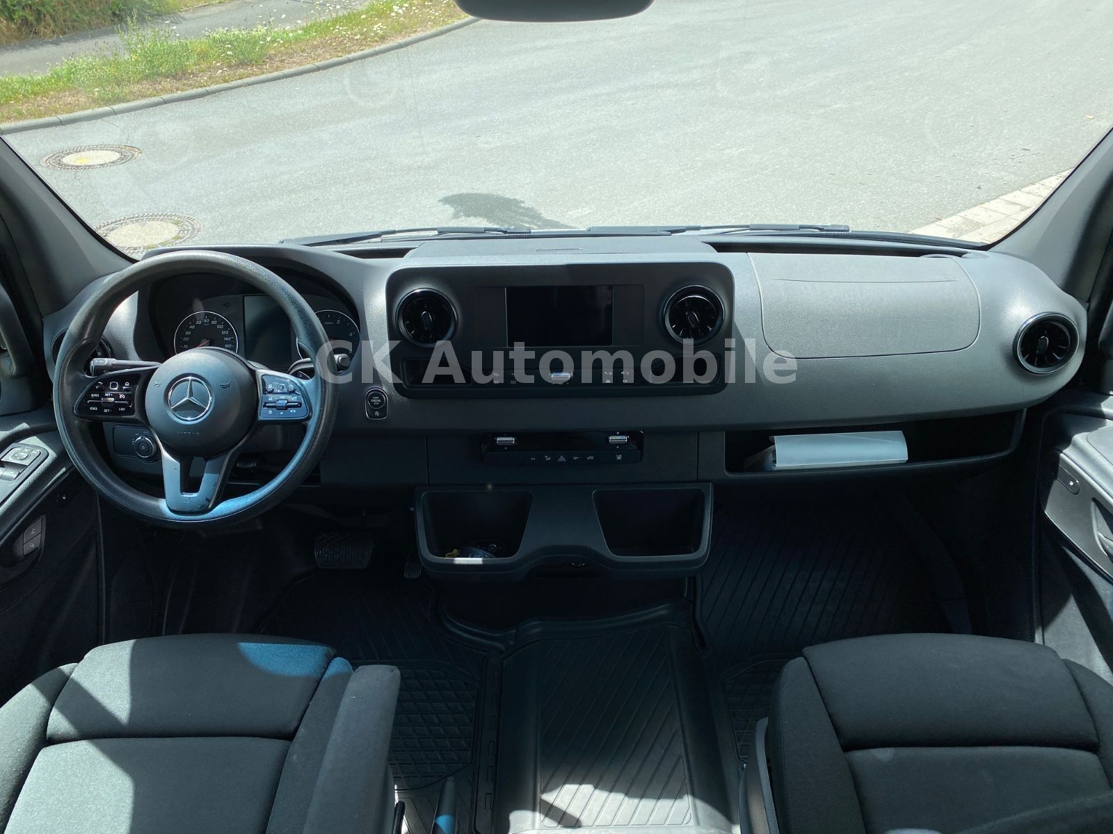 Fahrzeugabbildung Mercedes-Benz Sprinter III Mixto 319CDI Autom./5 Sitze/Navi