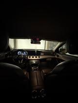 Mercedes-Benz E 220 d 4MATIC Autom. - - Mercedes-Benz E 220: Taxi