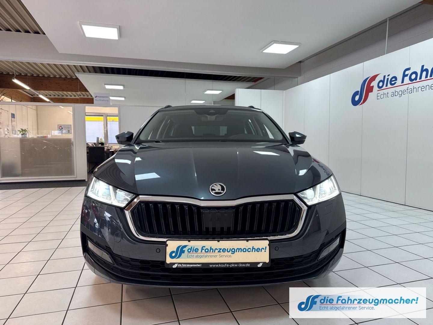 Fahrzeugabbildung SKODA Octavia Combi Clever Navi Digitales Cockpit LED