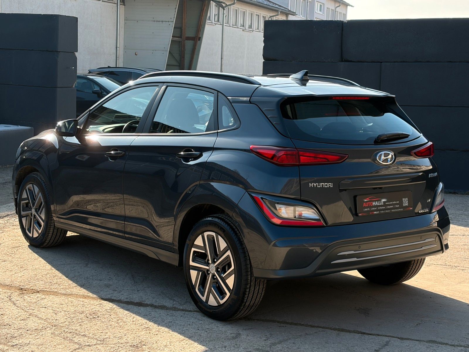 Fahrzeugabbildung Hyundai Kona Select Elektro ACC LKAS PDC CAM SHZ CarPlay