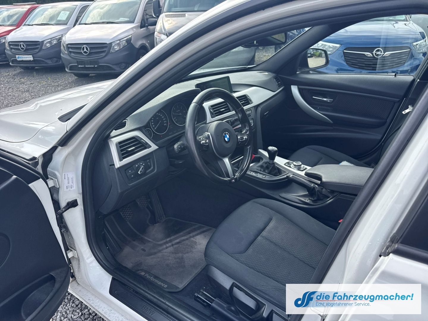 Fahrzeugabbildung BMW 320 d Touring M Paket Optik AHK-klappbar El. Pan