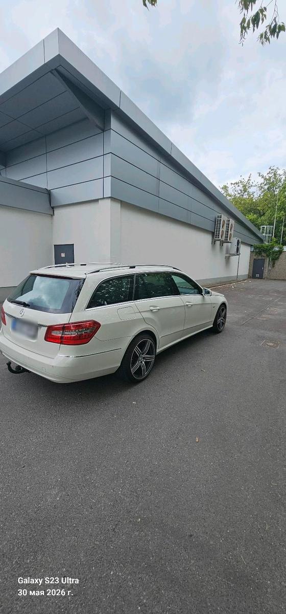 Mercedes-Benz E200 2010 — photo 5