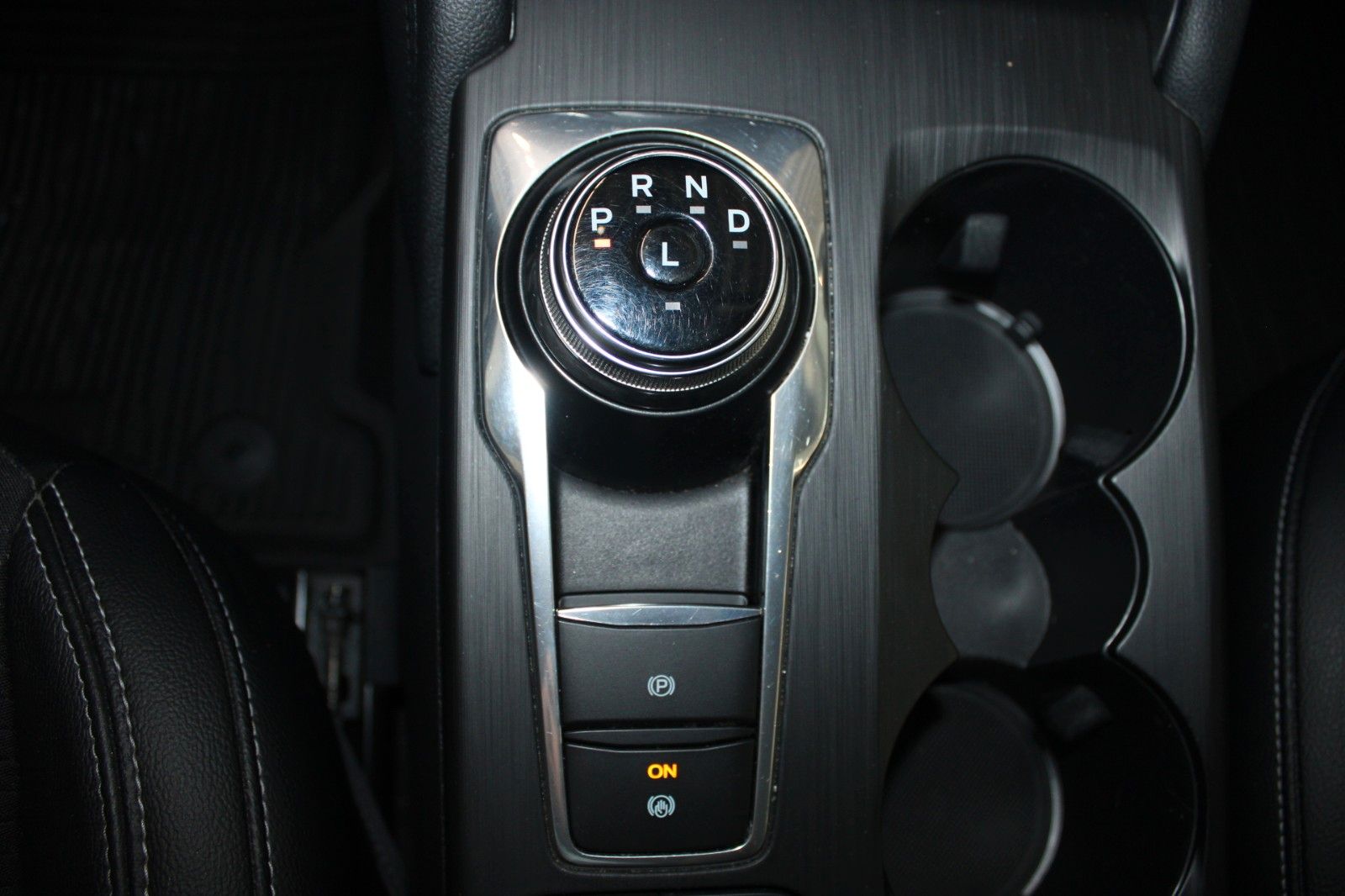 Fahrzeugabbildung Ford Kuga PHEV Titanium X AHK LED HUD 2xCam WinterP.