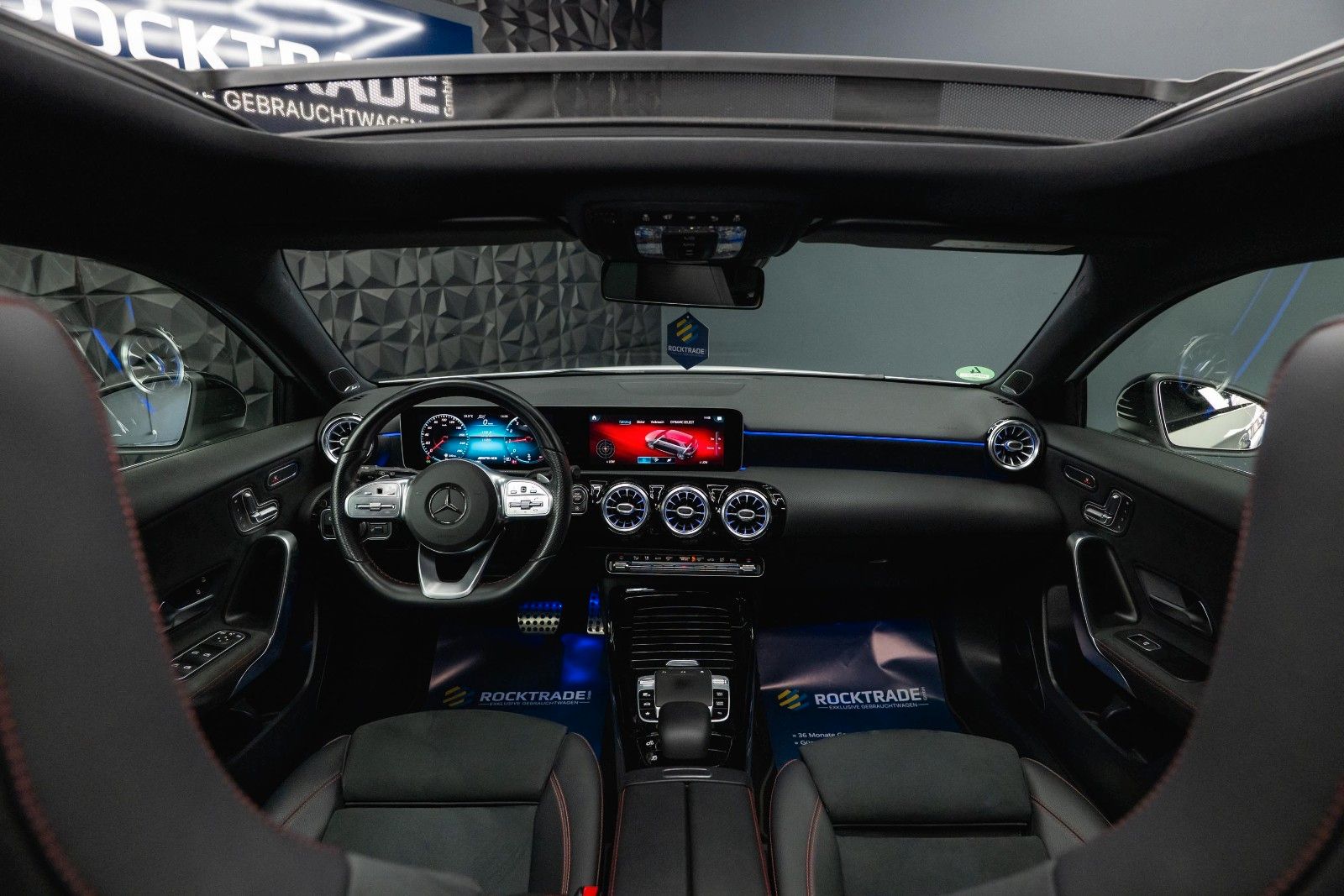 Fahrzeugabbildung Mercedes-Benz A 35 AMG 4Matic Night-Paket *Pano*LED*ACC*DAB*
