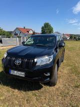Toyota Land Cruiser 2.8 D-4D Automatik 4x4 | AHK - schwarze Toyota Land Cruiser