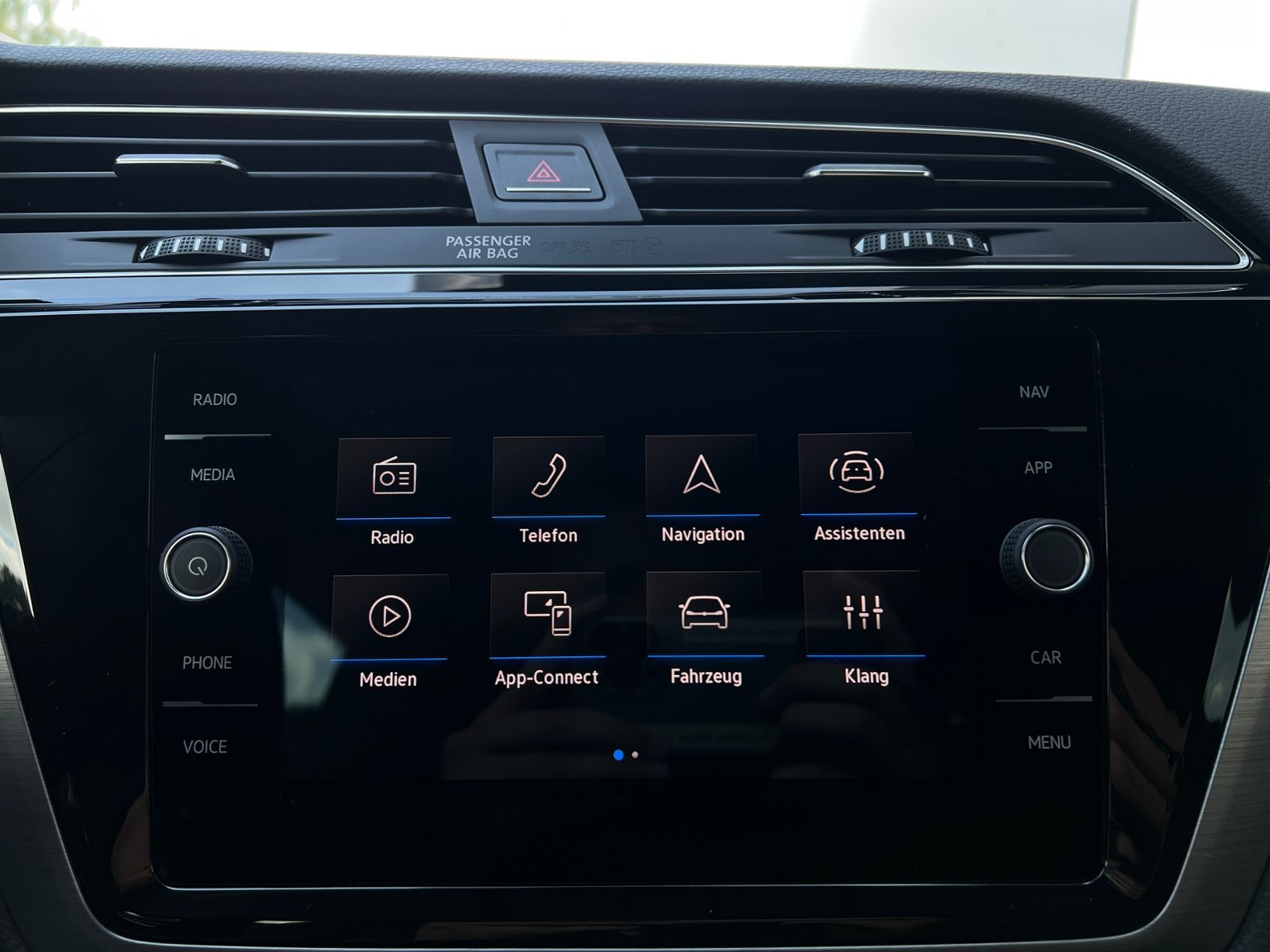 Fahrzeugabbildung Volkswagen Touran Comfortline 1.5 TSI DSG *LED, AHK, 7-Sitz