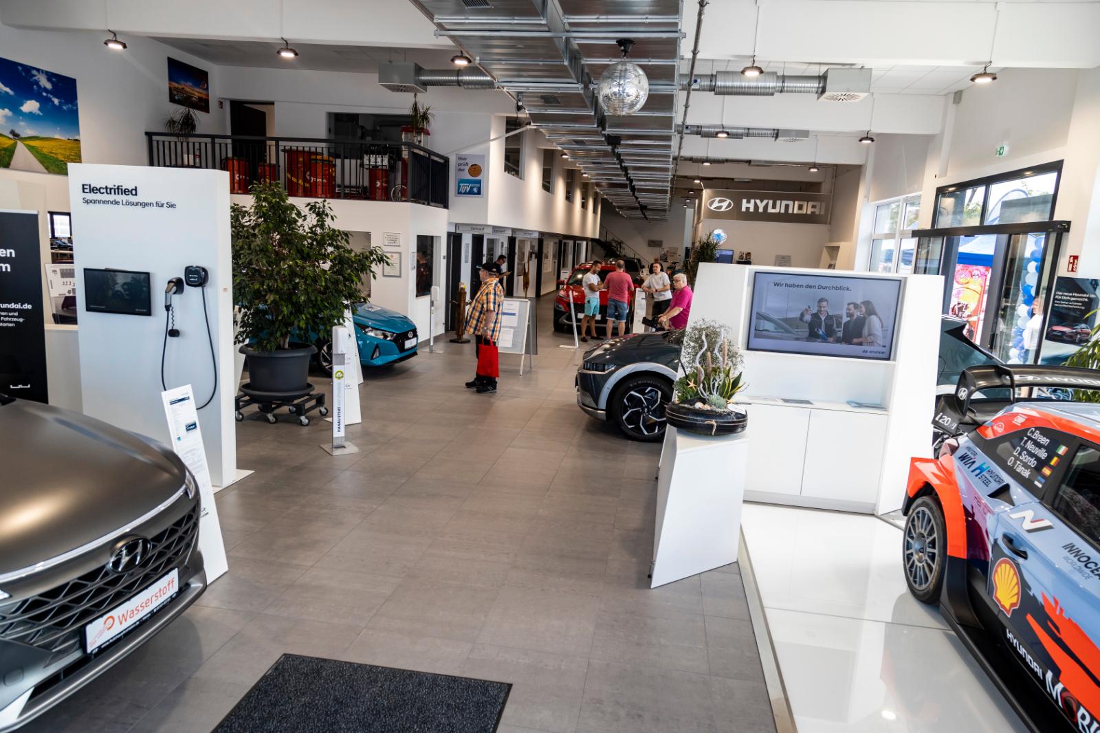 showroom-image-top