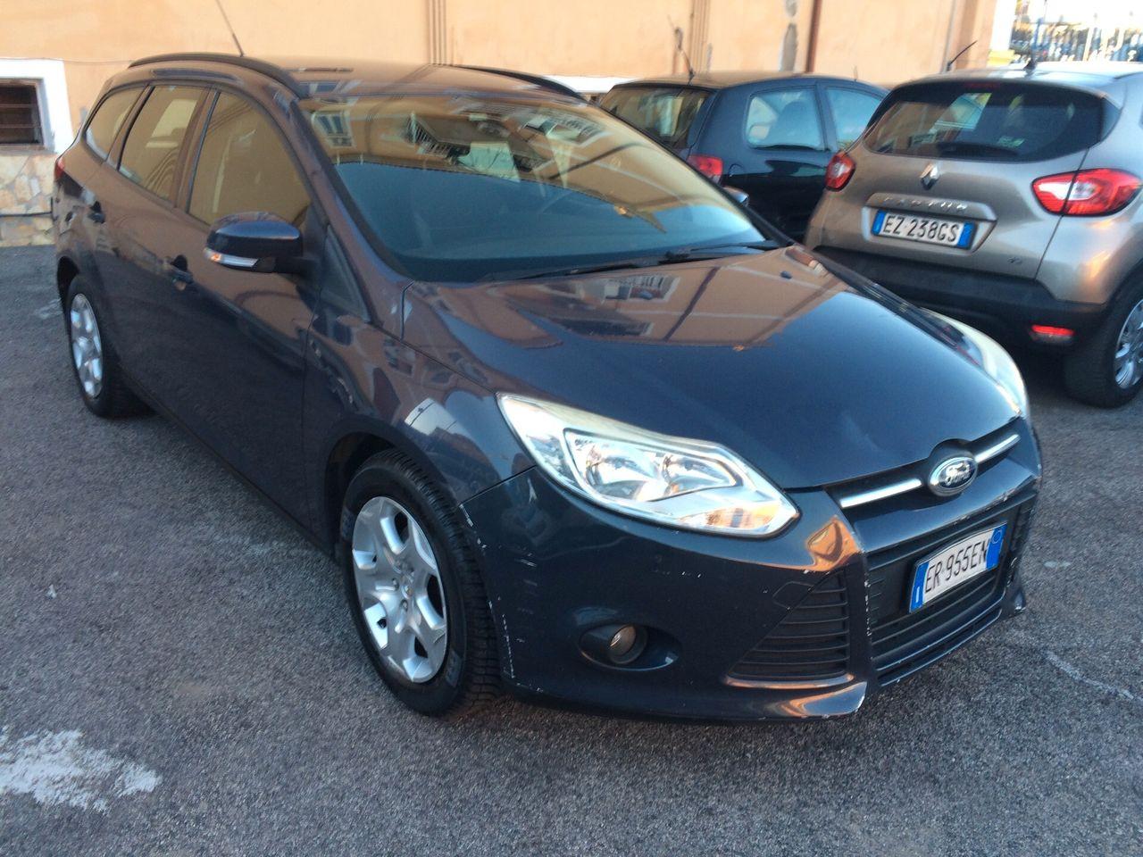 Ford Focus 2013 — interior
