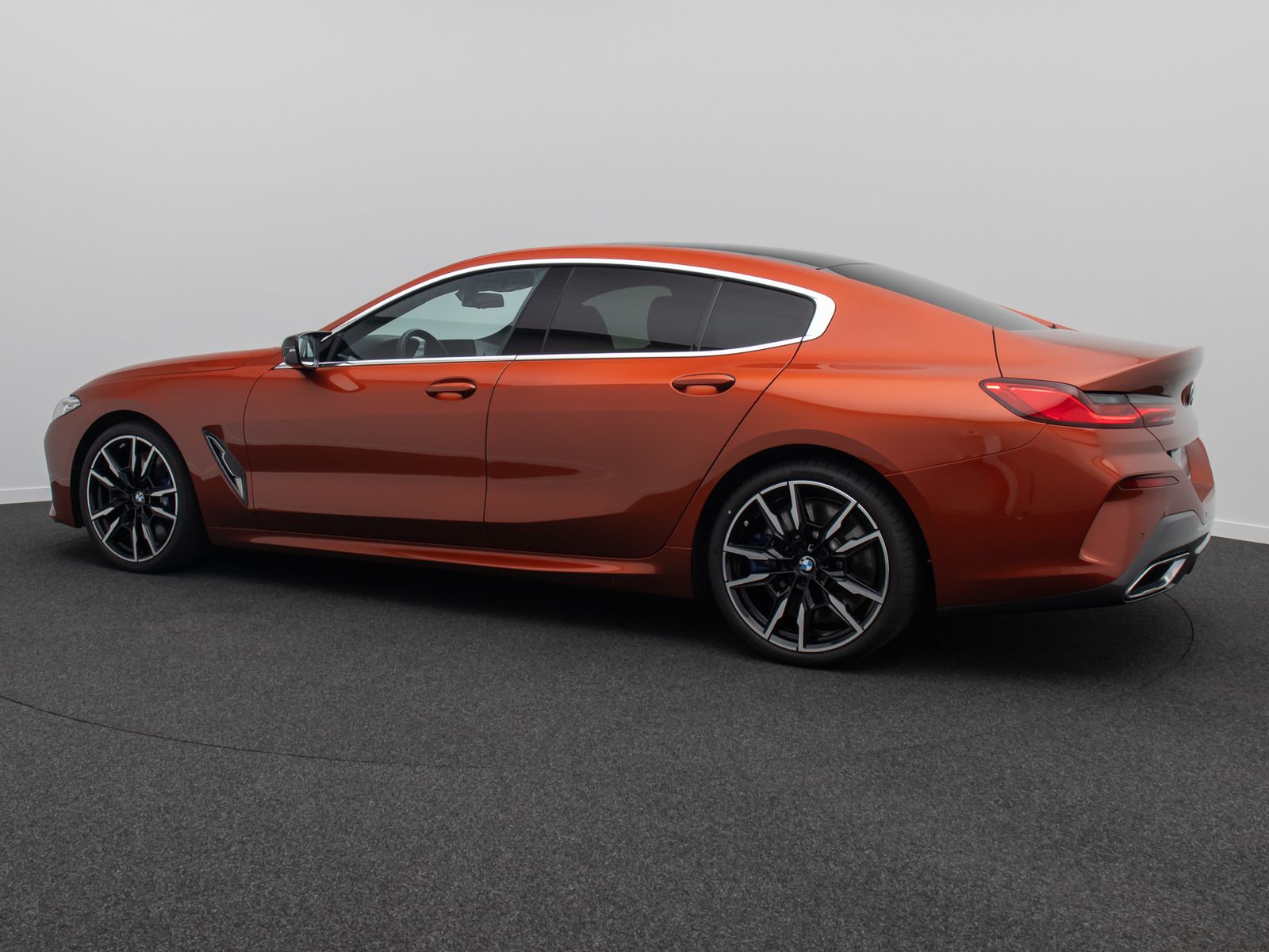 Fahrzeugabbildung BMW M850i xD Gran Coup&eacute; Panorama Individual B&W Voll