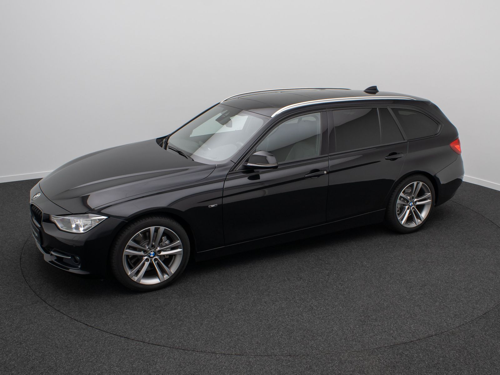 Fahrzeugabbildung BMW 325d Sport Line HUD HiFi Xenon Panorama Alarm