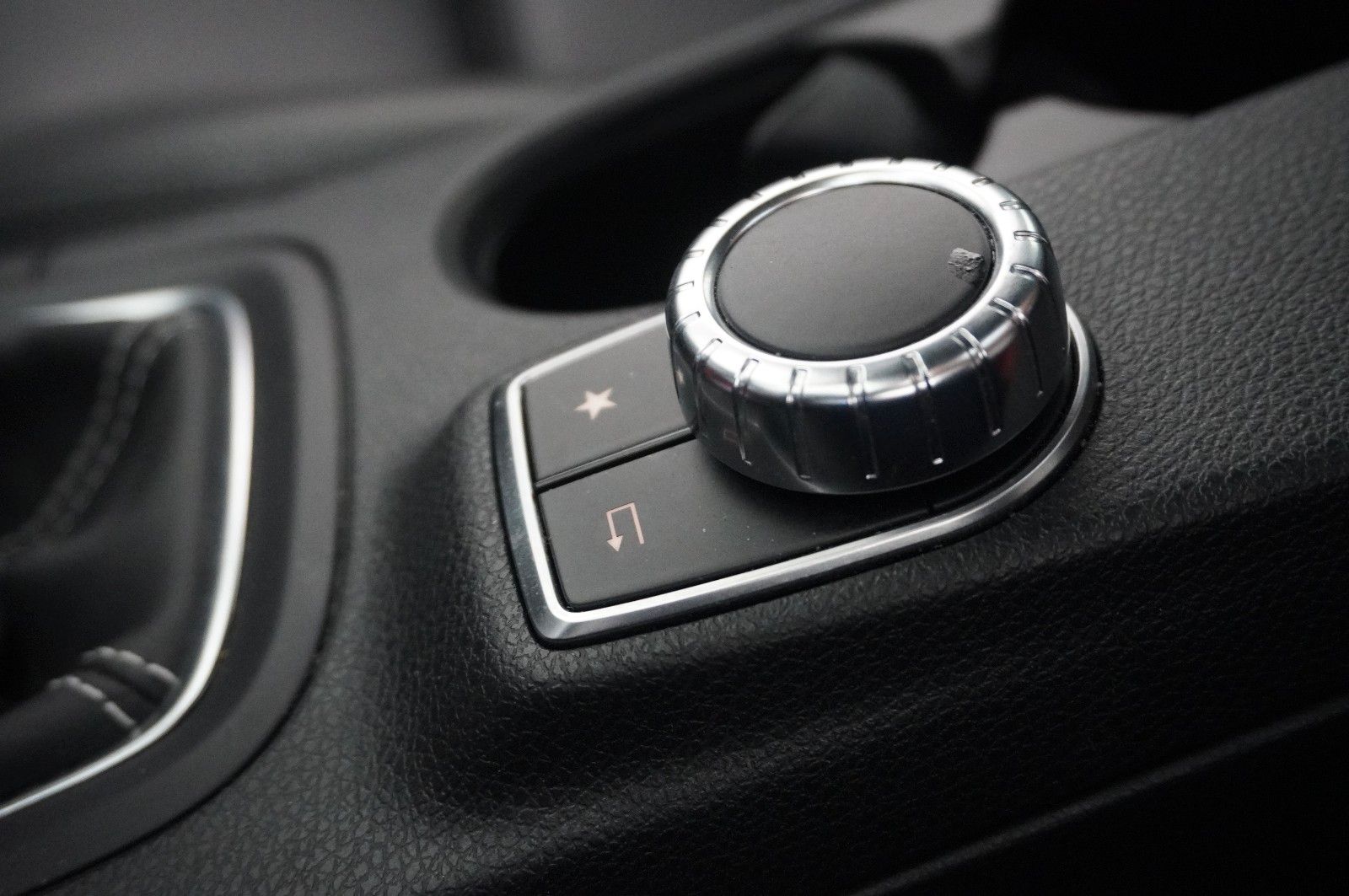 Fahrzeugabbildung Mercedes-Benz B 200 URBAN NAVI/LED/SHZ/PDC/TEMP./LEDER/KLIMA