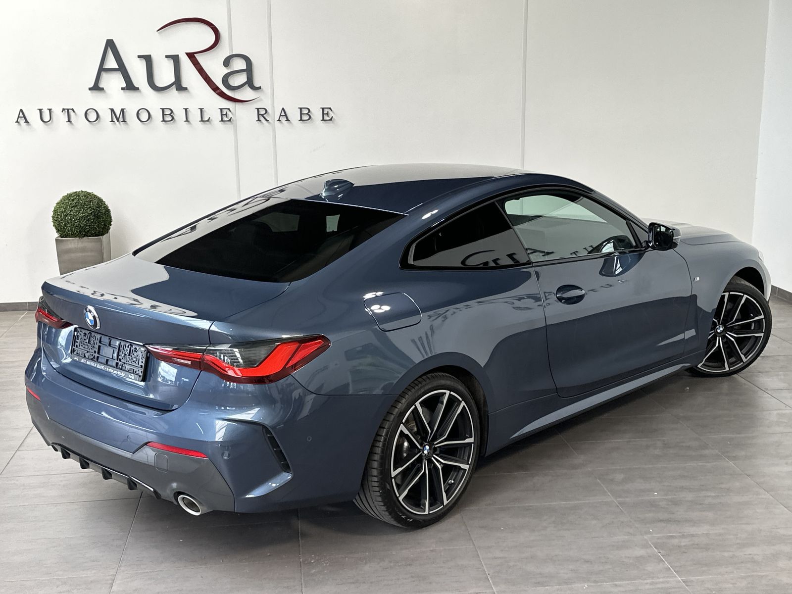 Fahrzeugabbildung BMW 420d Coupé M-Sport NAV+LED+AHK+HEAD-UP+360°+19ZO