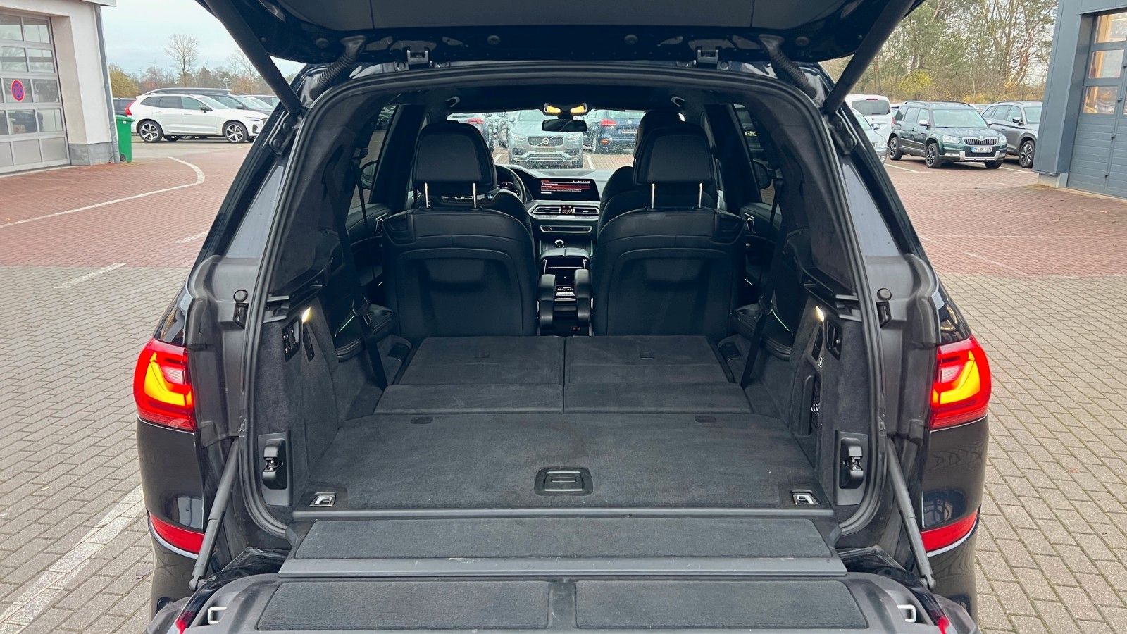 Fahrzeugabbildung BMW X7 M50 d *H/K*360°*PANO*AHK*M-Paket*HUD*Mietkauf