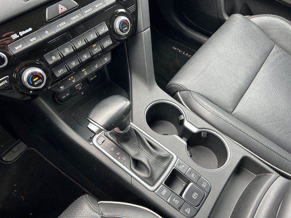 Fahrzeugabbildung Kia SPORTAGE 2.0 CRDi AUT 4WD PLATINUM AHK 1.HD PANO