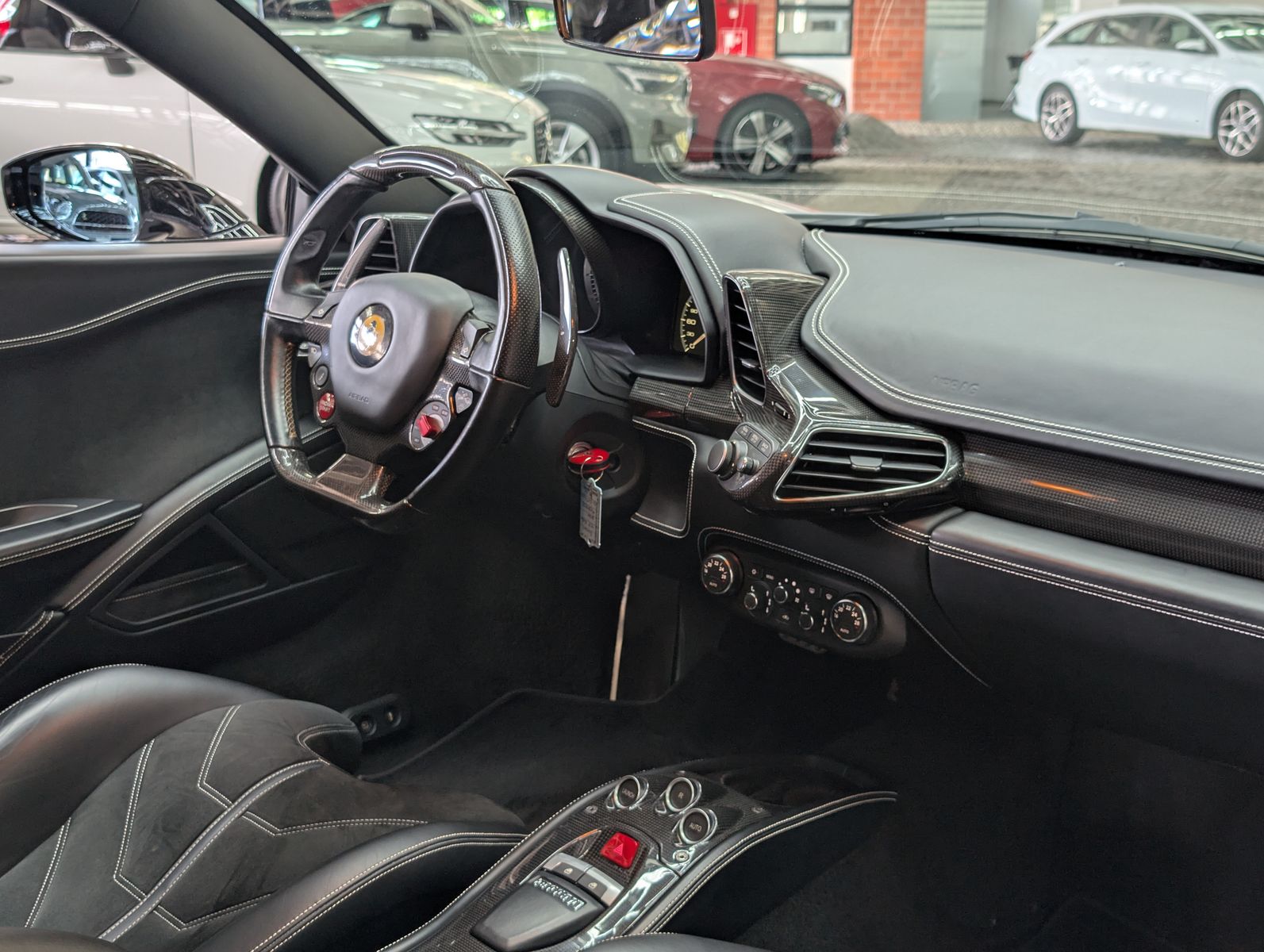 Fahrzeugabbildung Ferrari 458 Italia Racing Seats Carbon CRPK F1 CAM 20"