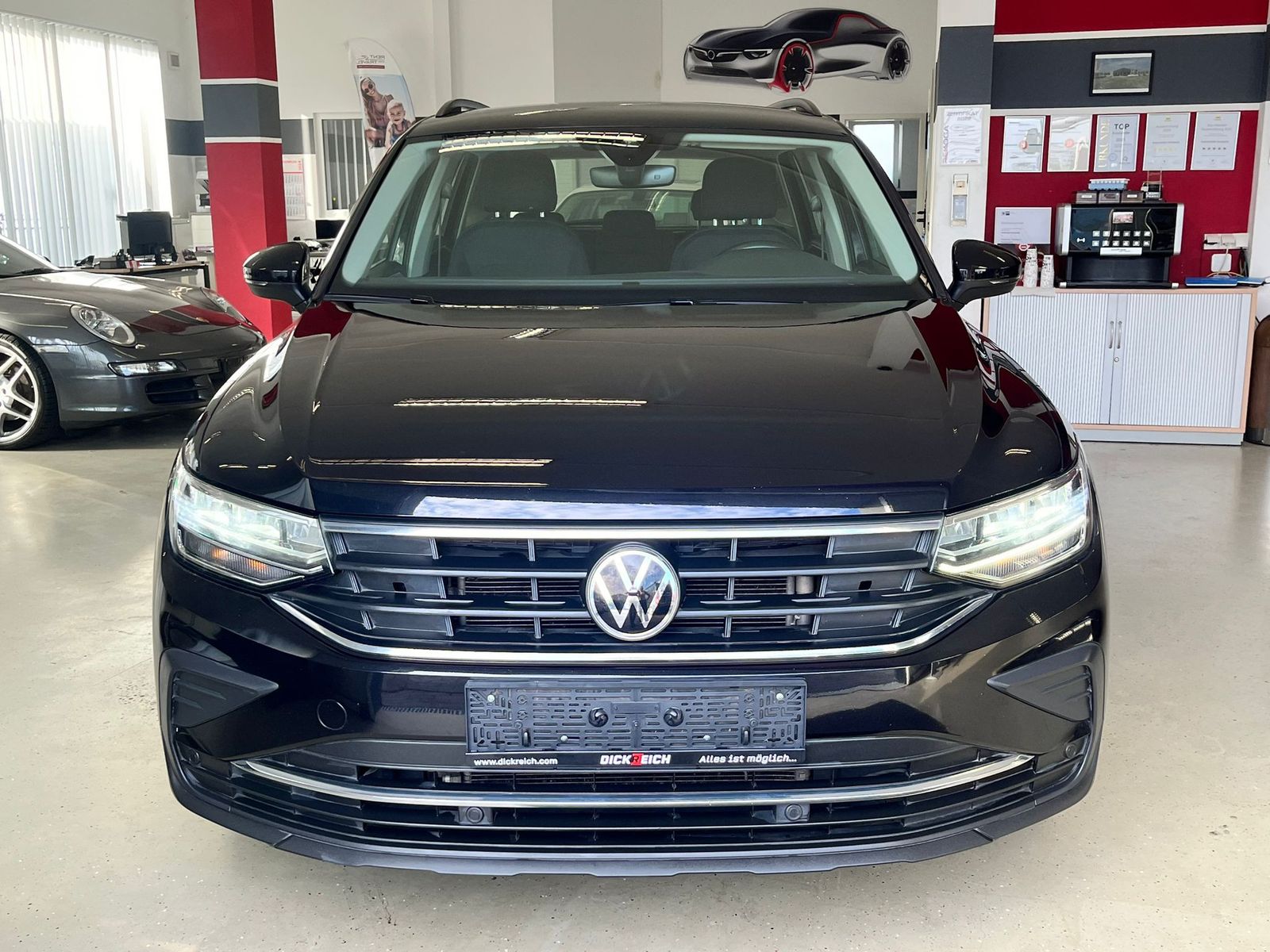 Fahrzeugabbildung Volkswagen Tiguan Life 2,0 TDI ACC/LED/AHK/SHZ/StHz/HARMAN