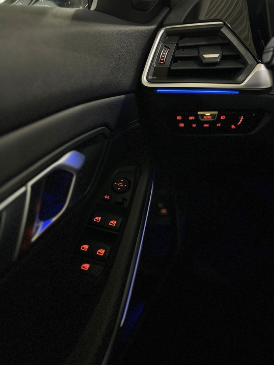 Fahrzeugabbildung BMW 320d xD Sport Line Kamera Laser HUD HiFi Komfort