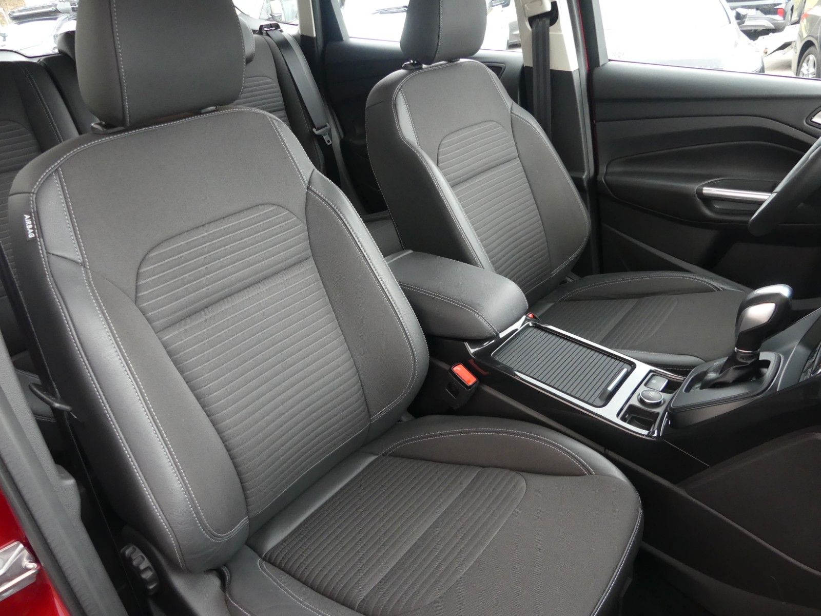 Fahrzeugabbildung Ford Kuga Titanium*Kamera*8-fach bereift