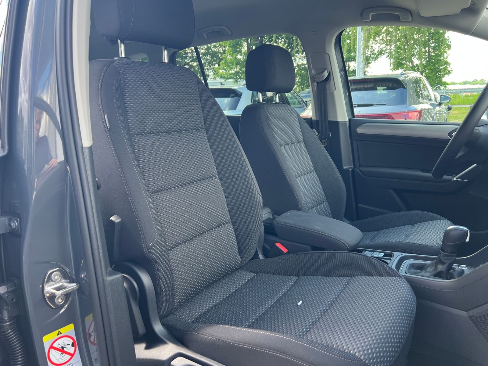Fahrzeugabbildung Volkswagen Touran Comfortline 1.5 TSI DSG *LED, AHK, 7-Sitz