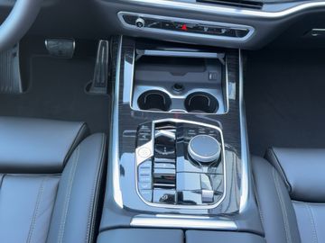 BMW X7 - 11