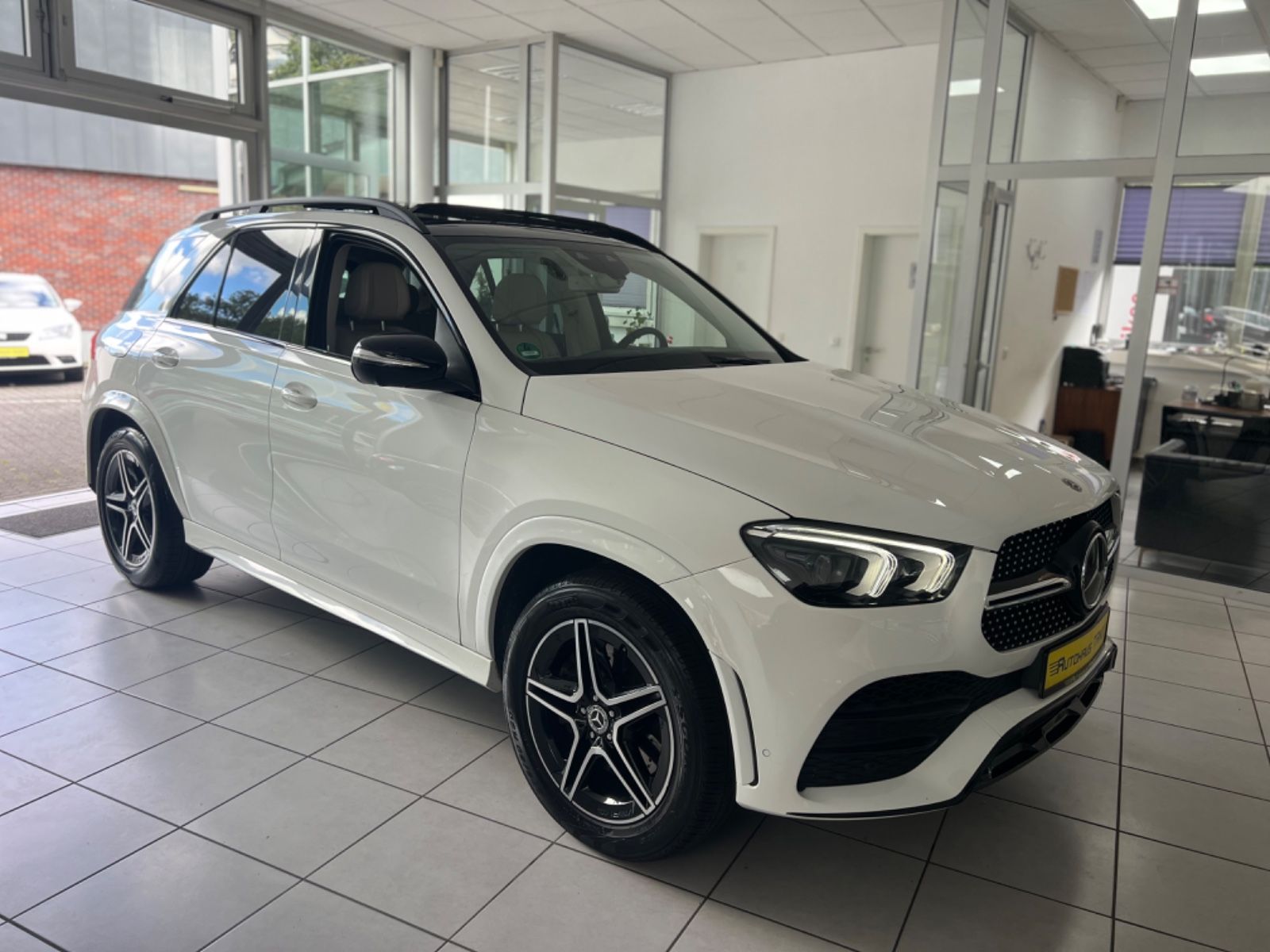 Fahrzeugabbildung Mercedes-Benz GLE 350 d 4Matic AMG Line PANORAMA*AHK*SITZBELÜF