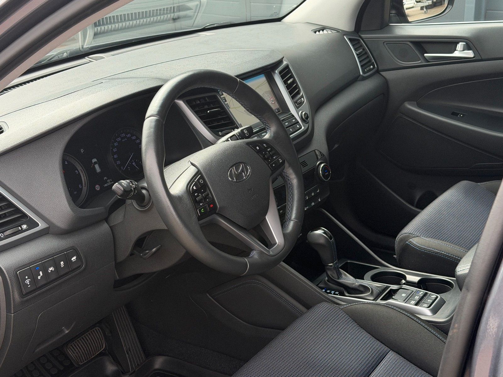 Fahrzeugabbildung Hyundai TUCSON 1.7 CRDi Premium *Totwinkl*8fach*AHK*LED*