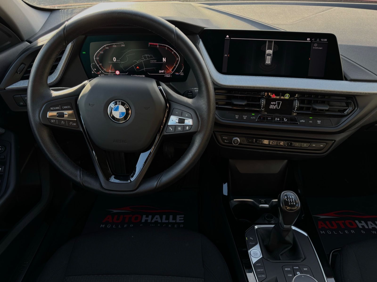 Fahrzeugabbildung BMW 118i F40 Advantage LCProf Navi Temp PDC LED DAB