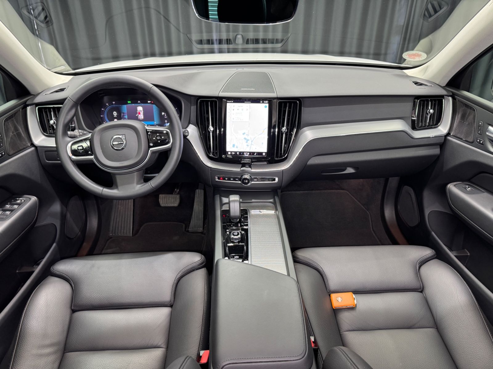 Fahrzeugabbildung Volvo XC 60 Plus Dark AWD |H/K|STDHZ|LED