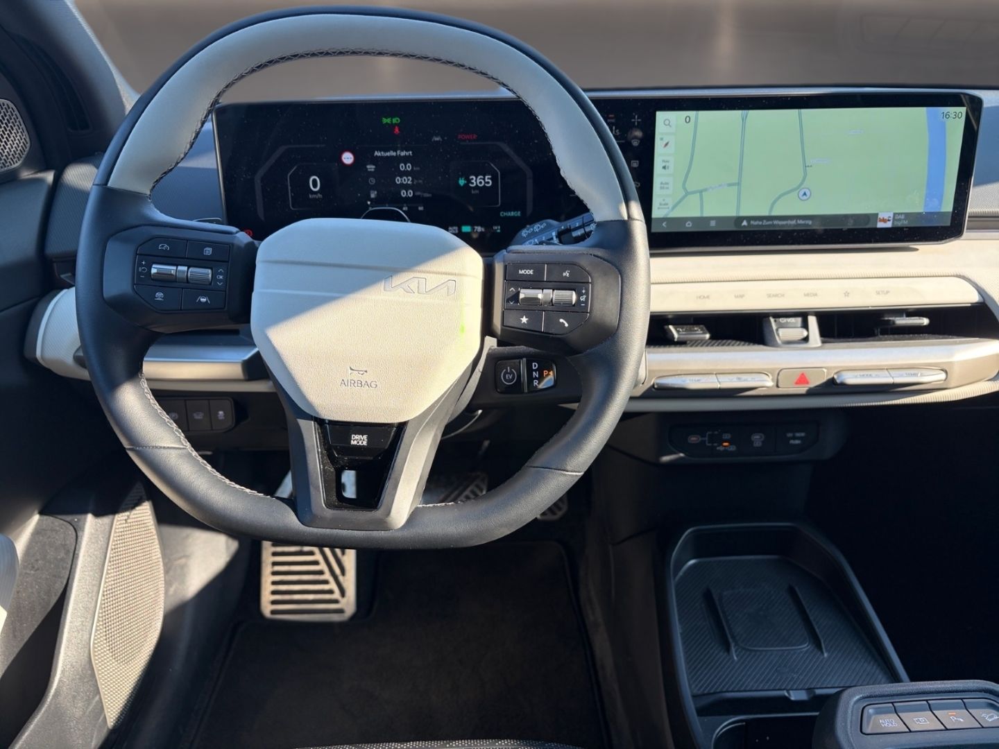 Fahrzeugabbildung Kia EV4 (CT) 150 kW GT-Line Navi Soundsystem LED App