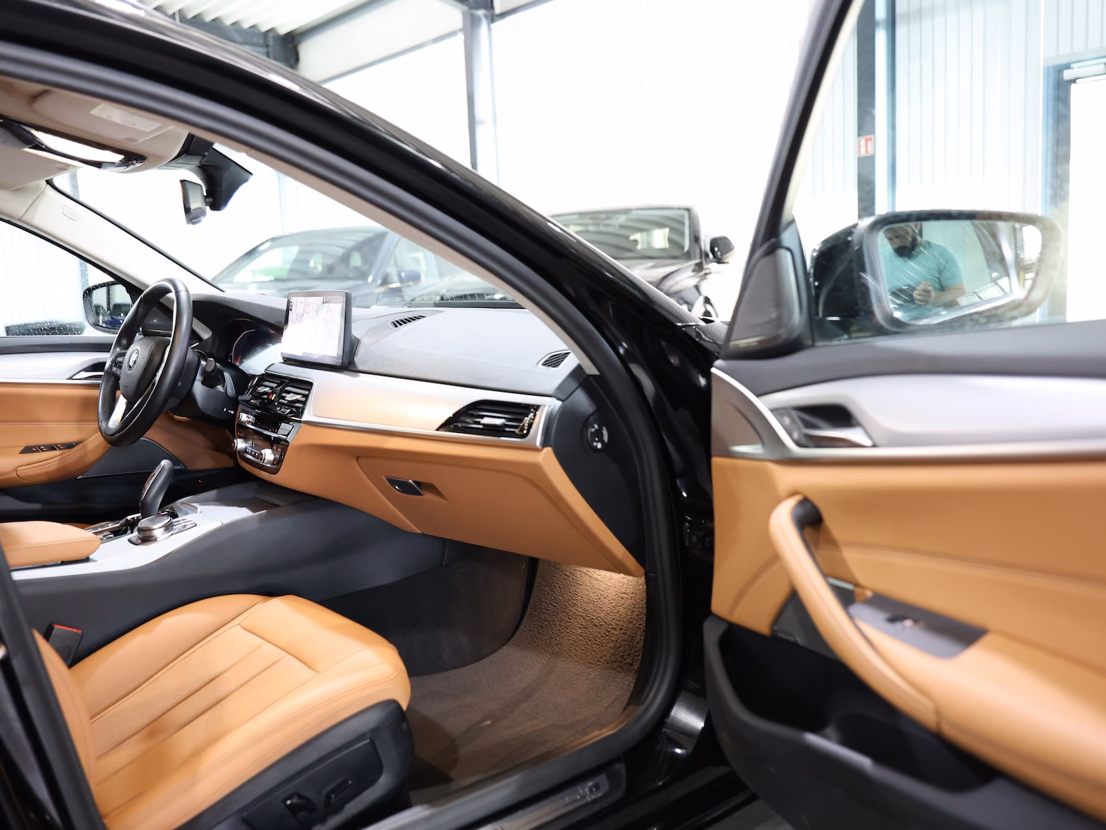 BMW 520i Touring BUSINESS BLACK & BROWN / H/K / LED