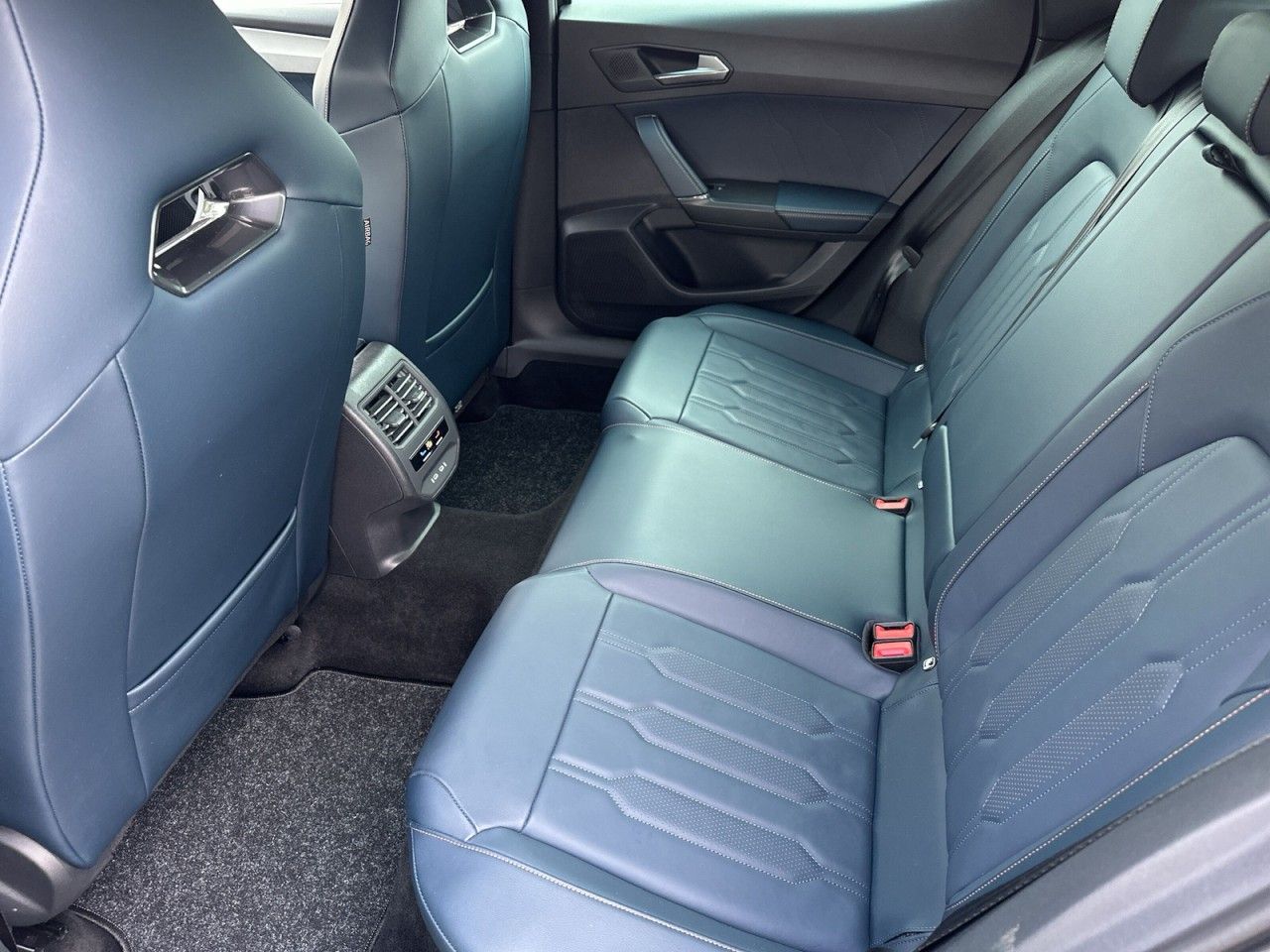 Fahrzeugabbildung CUPRA Leon VZ 2.0 TSI 221 kW (300 PS) 7-Gang-DSG