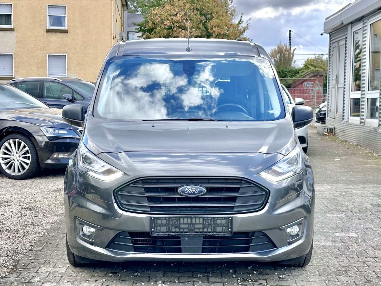 Fahrzeugabbildung Ford TRANSIT CONNECT HALBKASTEN LANG TREND*AUTOM.*