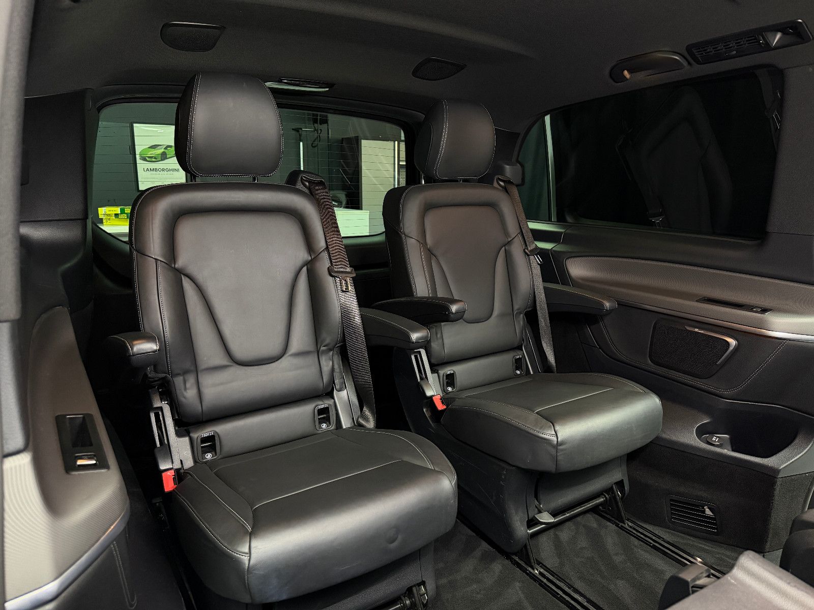 Fahrzeugabbildung Mercedes-Benz V250d NIGHT EDITION 4MATIC lang AMG-LINE|360°|